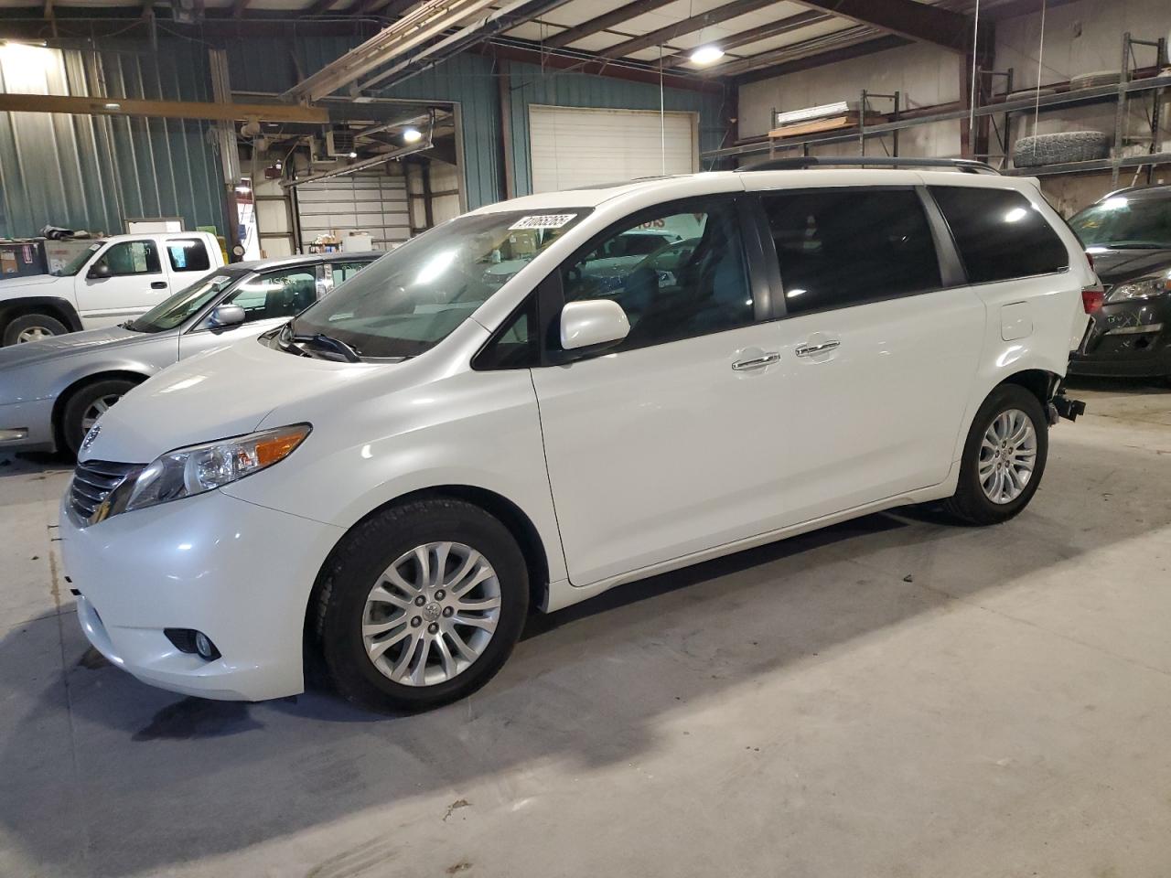 TOYOTA SIENNA XLE