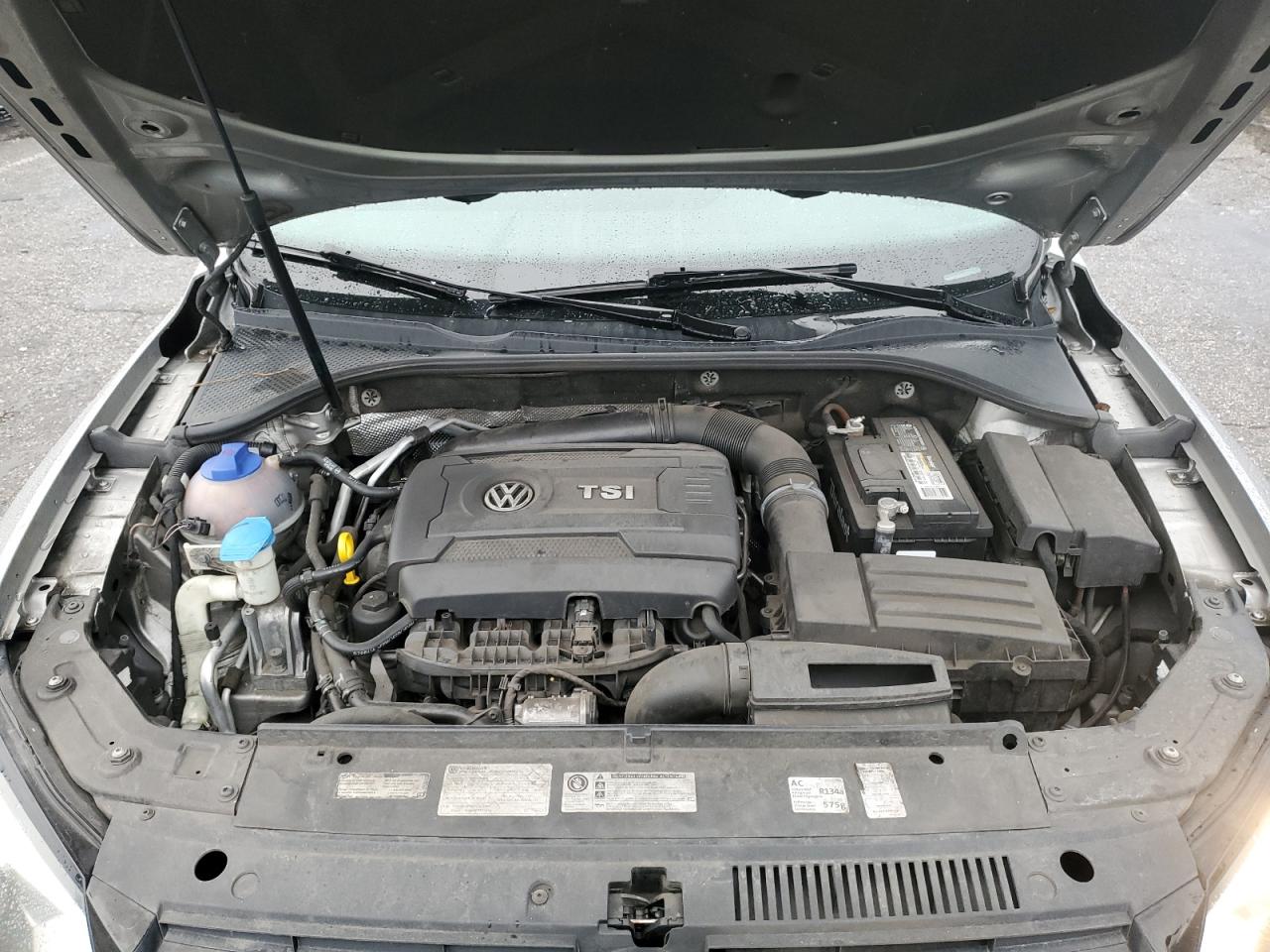 VOLKSWAGEN PASSAT SE