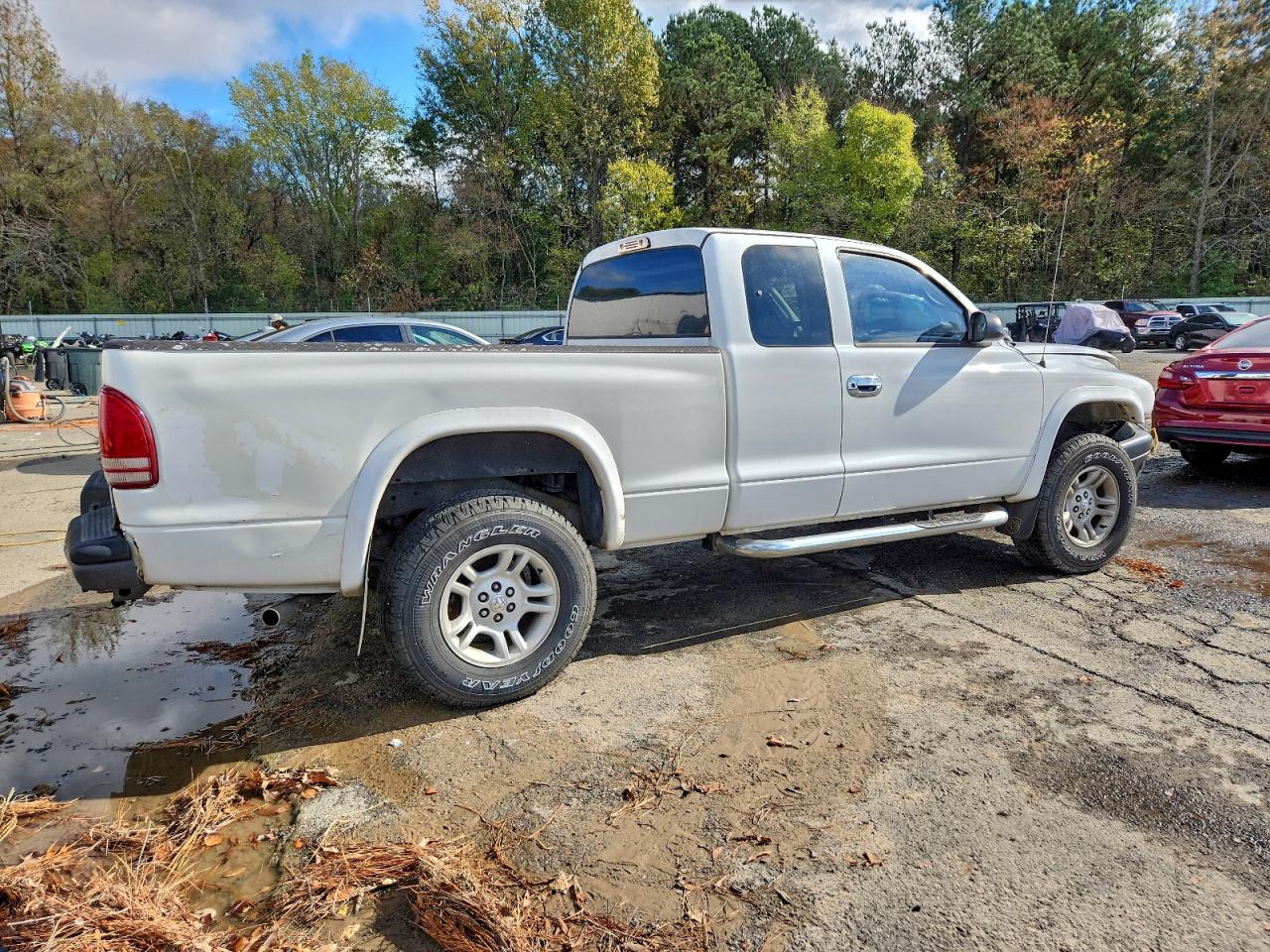 Lot #3297101513 2004 DODGE DAKOTA SXT