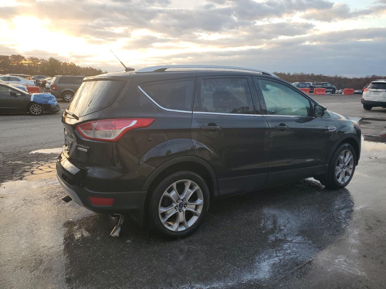 FORD ESCAPE TITANIUM