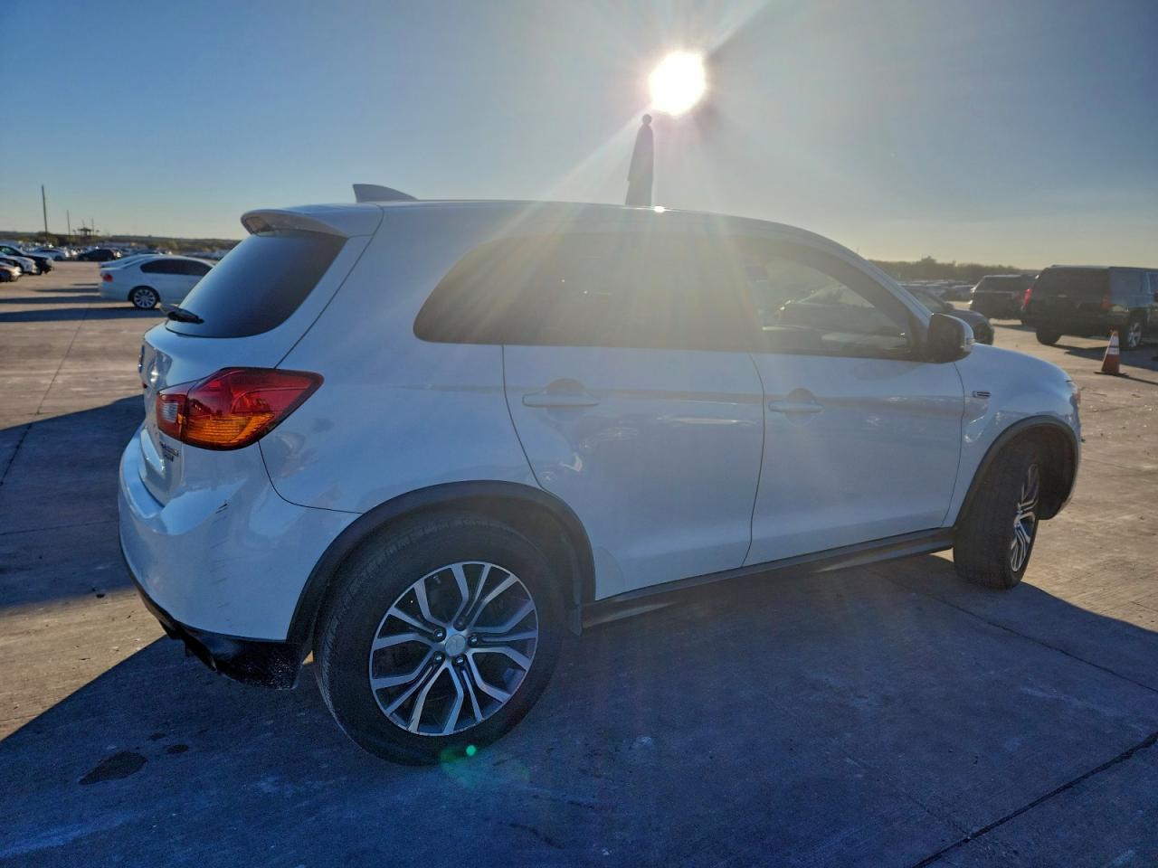 MITSUBISHI OUTLANDER ES