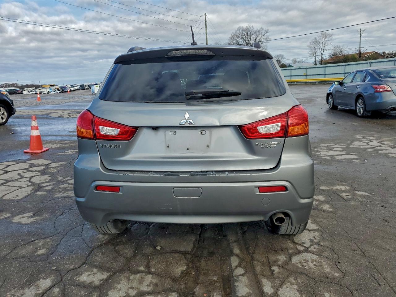 MITSUBISHI OUTLANDER SE