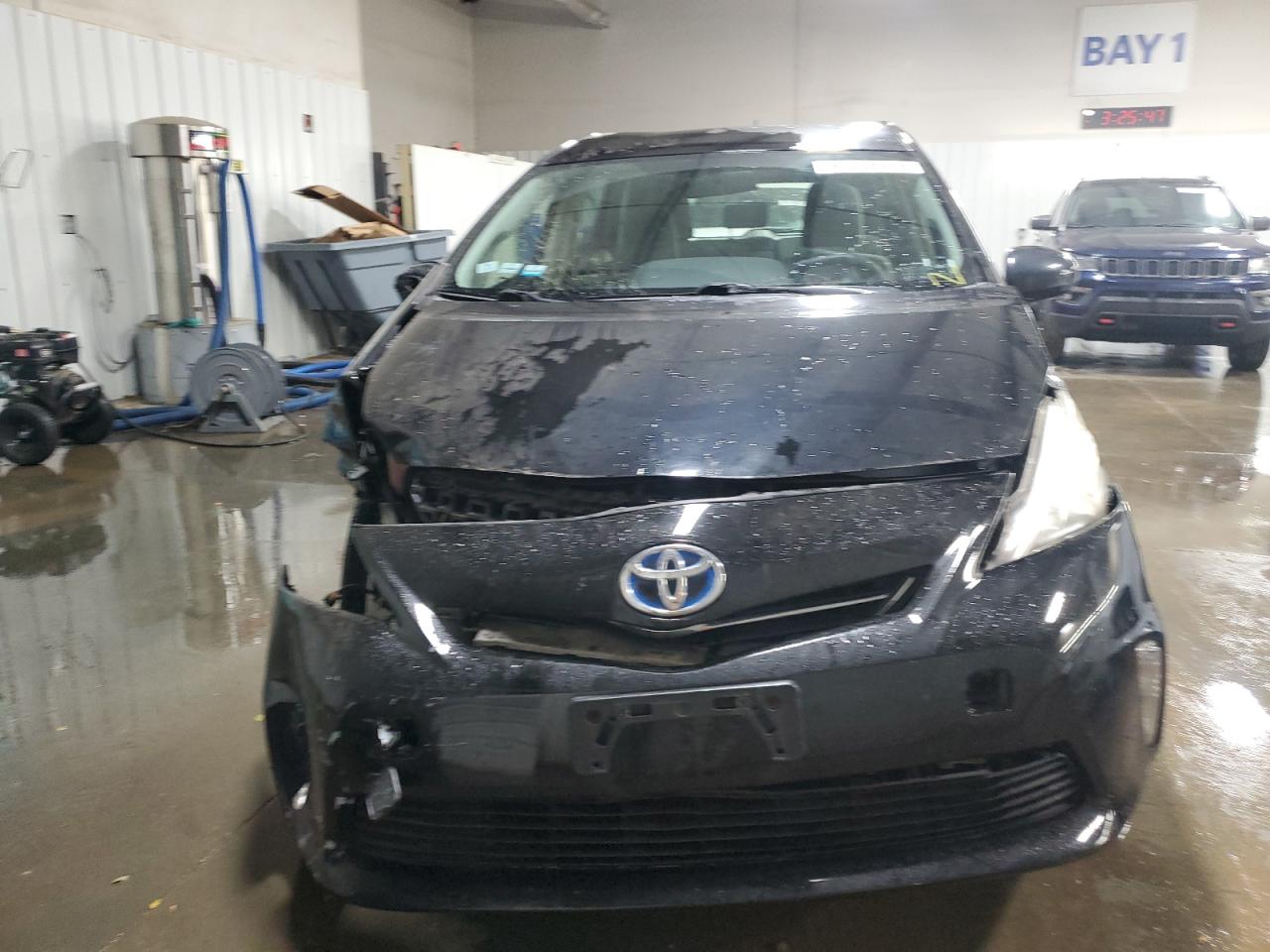 TOYOTA PRIUS V