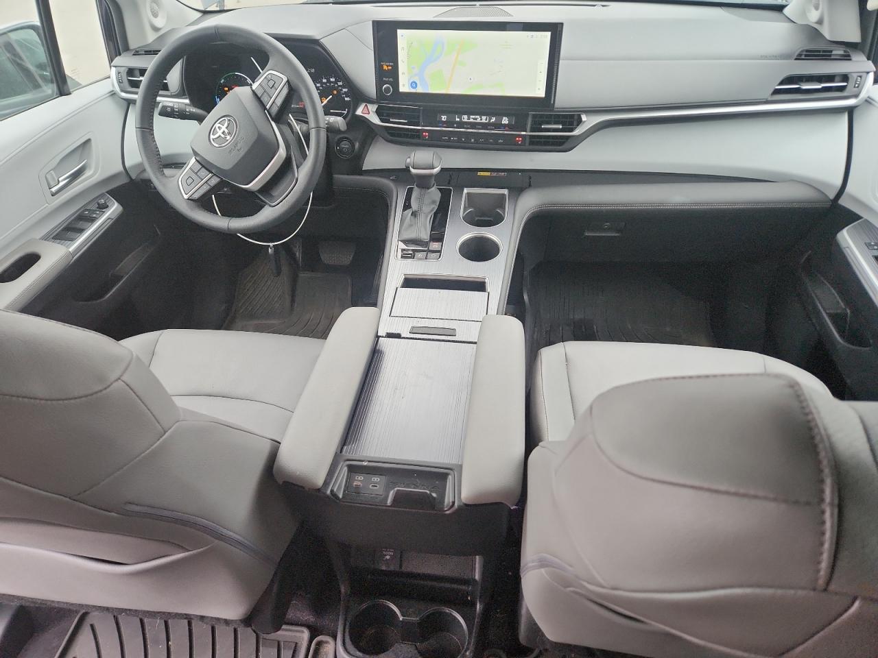 TOYOTA SIENNA XLE