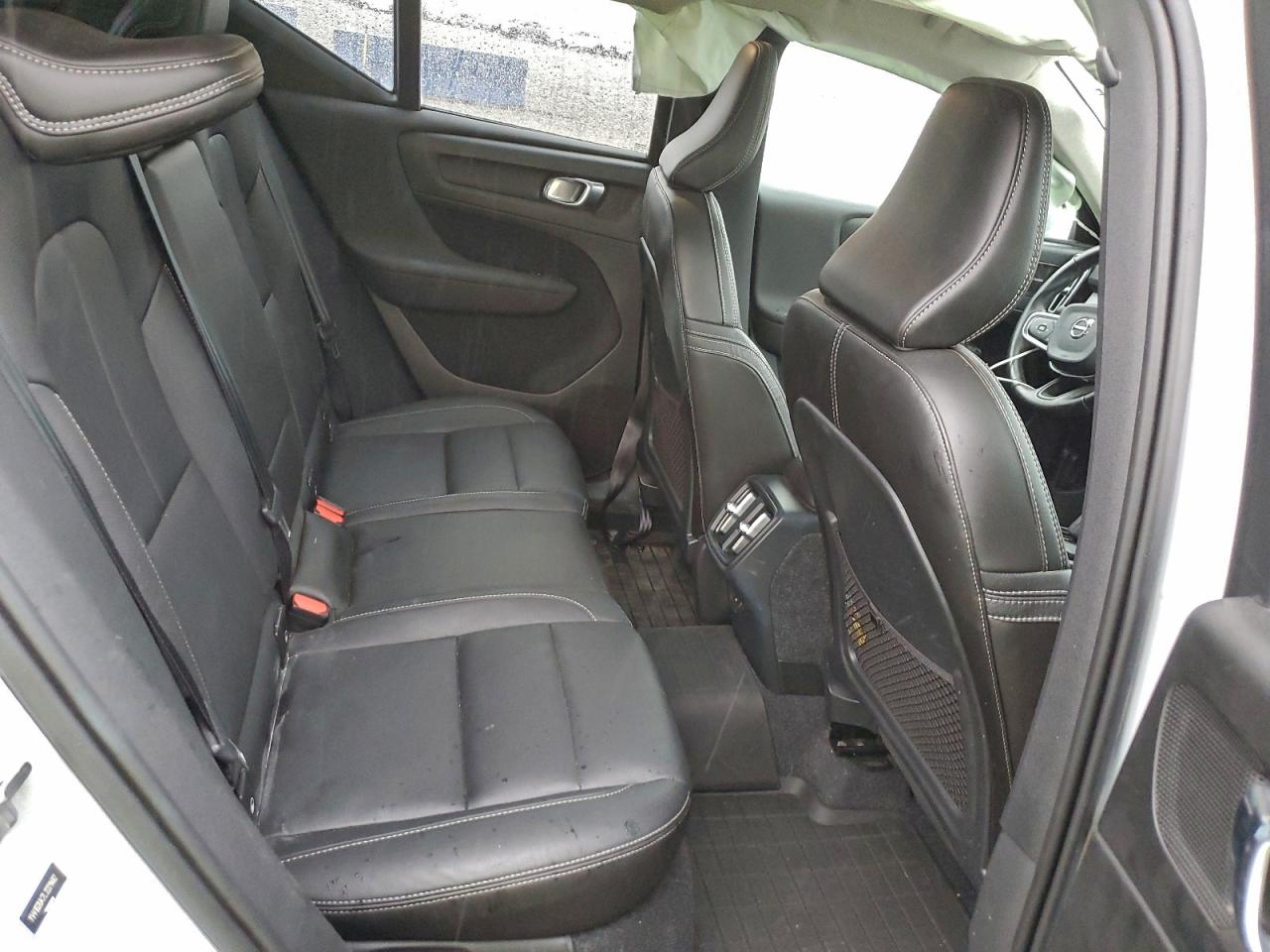 VOLVO XC40 T5 MOMENTUM