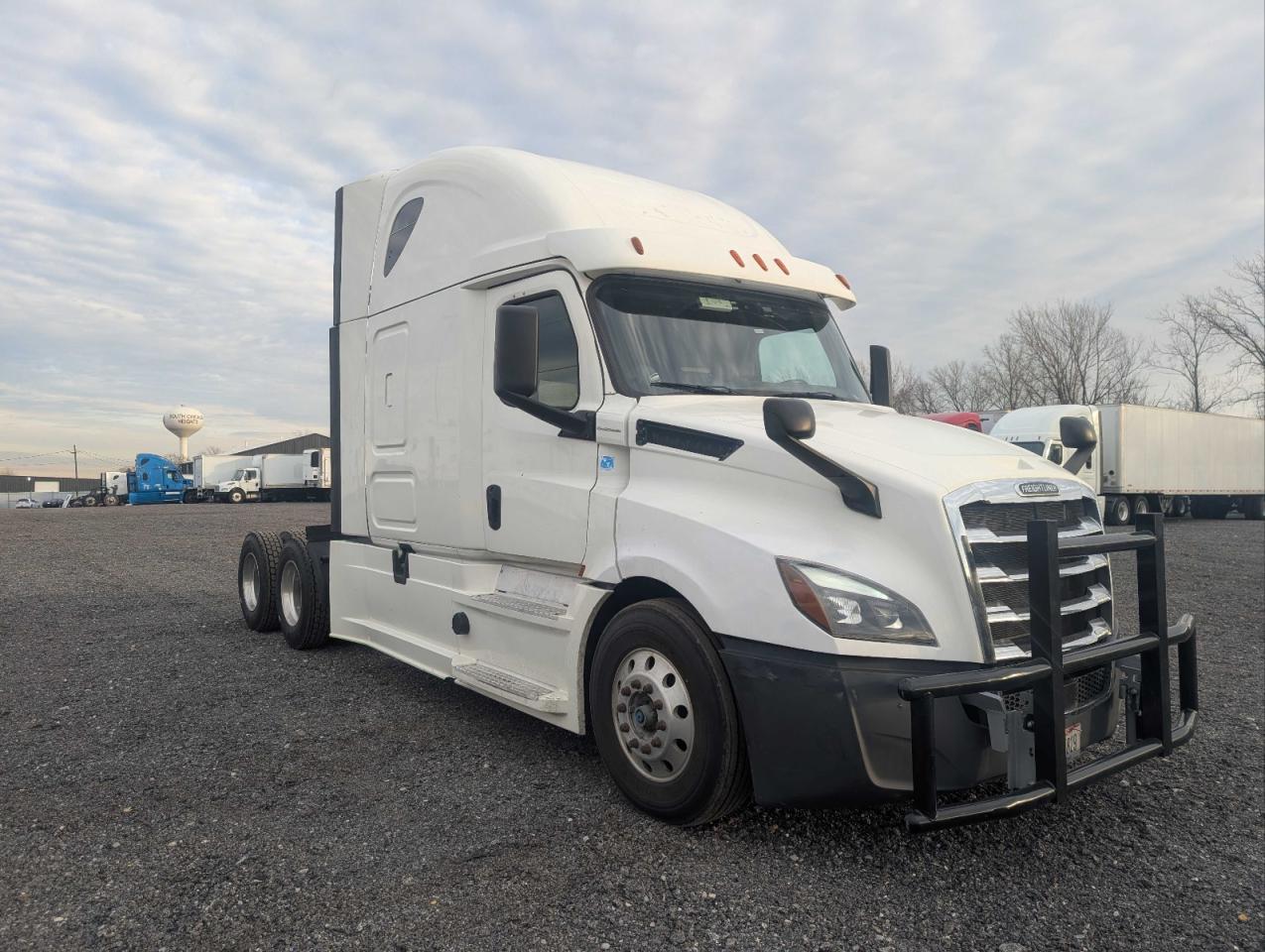 Lot #3291300457 2018 FREIGHTLINER CASCADIA 1