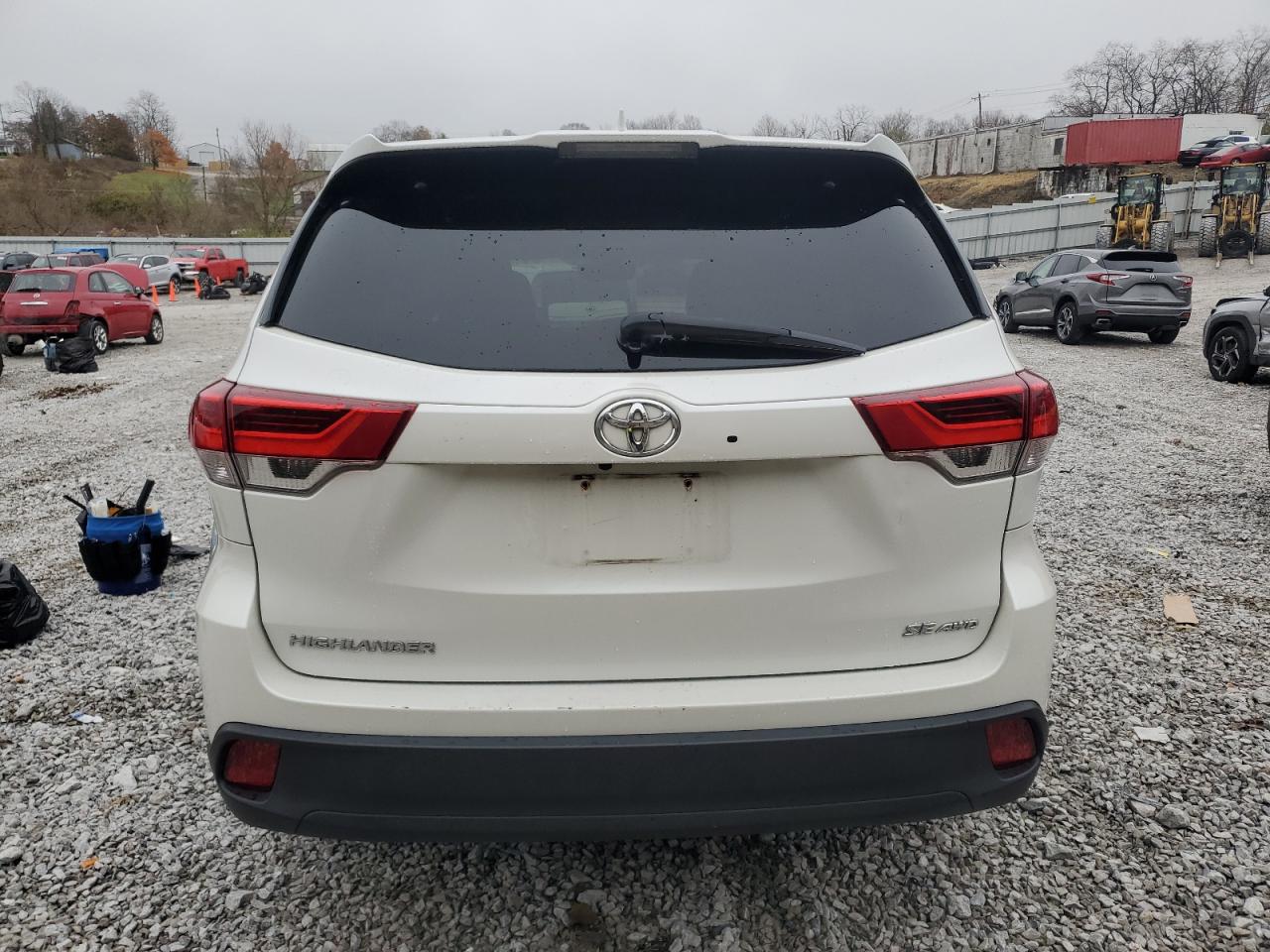 TOYOTA HIGHLANDER SE