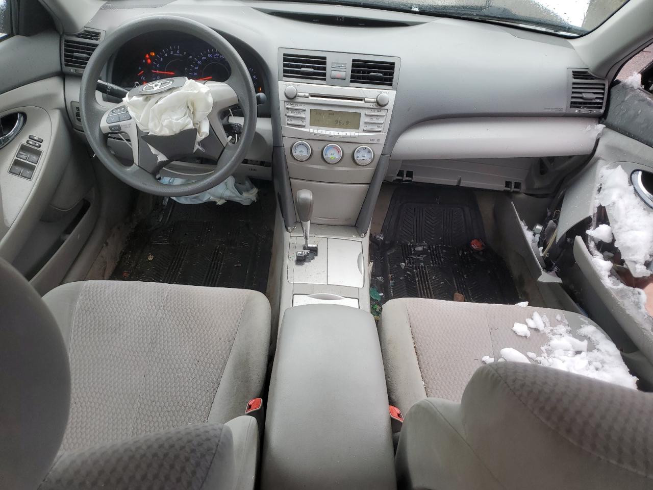 TOYOTA CAMRY BASE