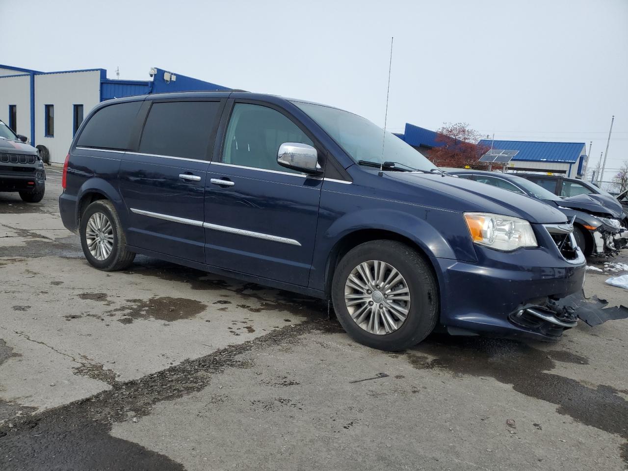 CHRYSLER TOWN & COUNTRY TOURING L
