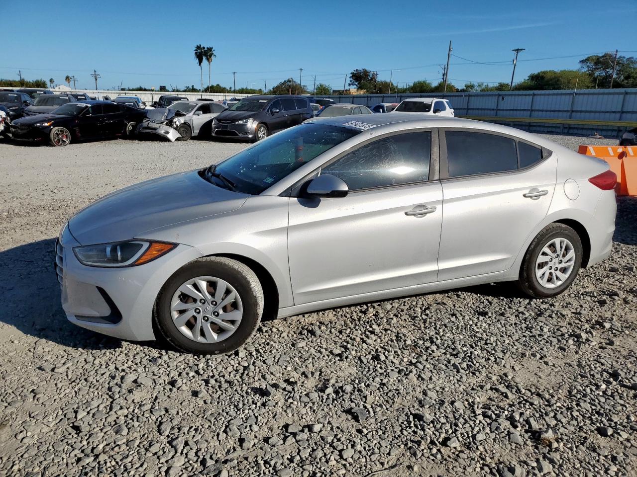 HYUNDAI ELANTRA SE