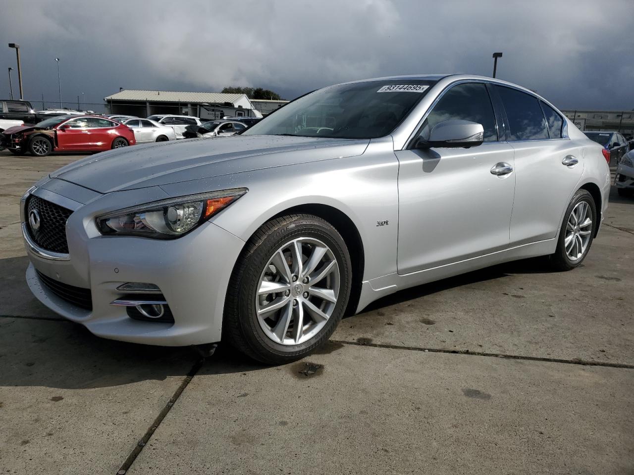 INFINITI Q50 PREMIUM