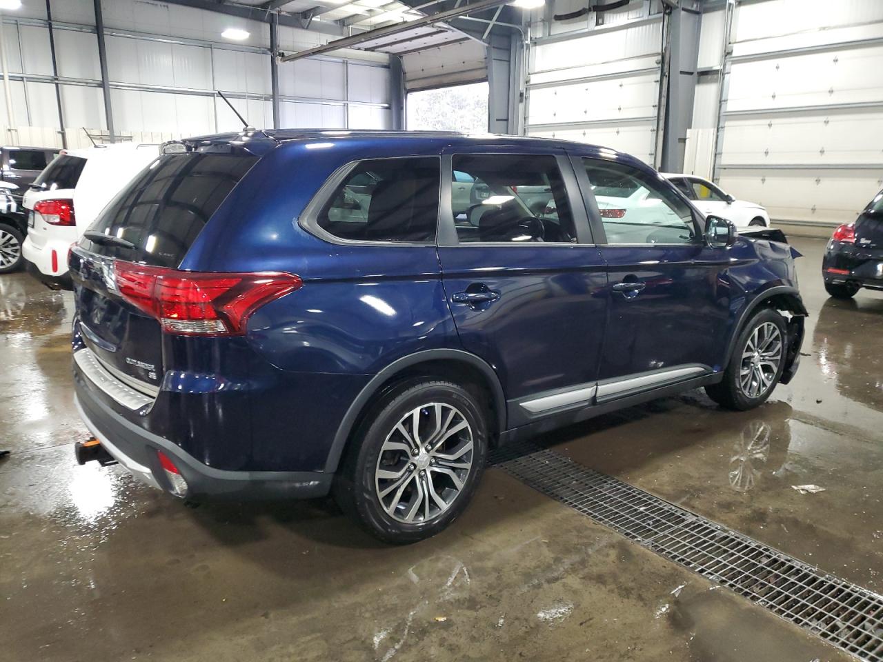 MITSUBISHI OUTLANDER SE