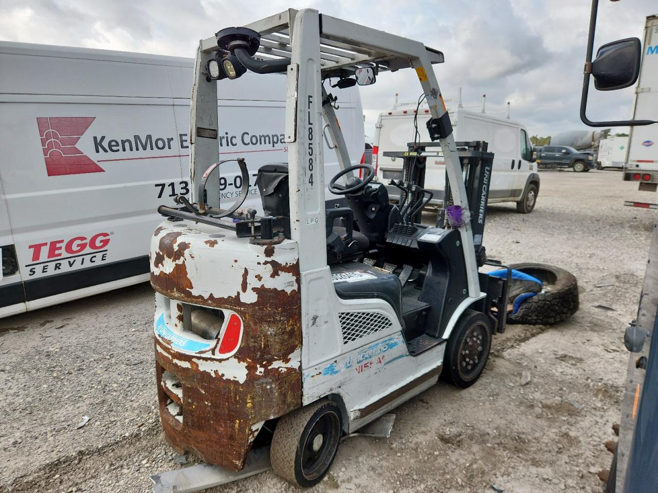 Lot #3304635943 2014 NISS FORKLIFT