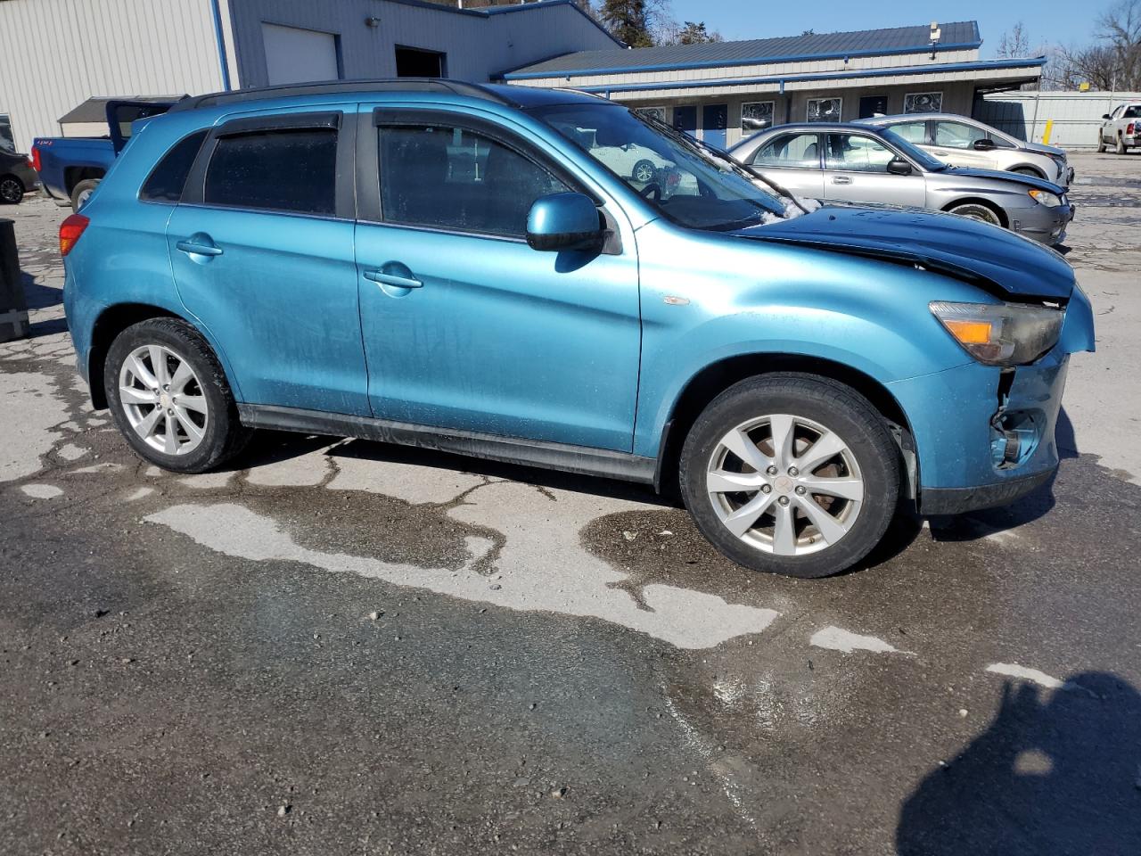 MITSUBISHI OUTLANDER SE