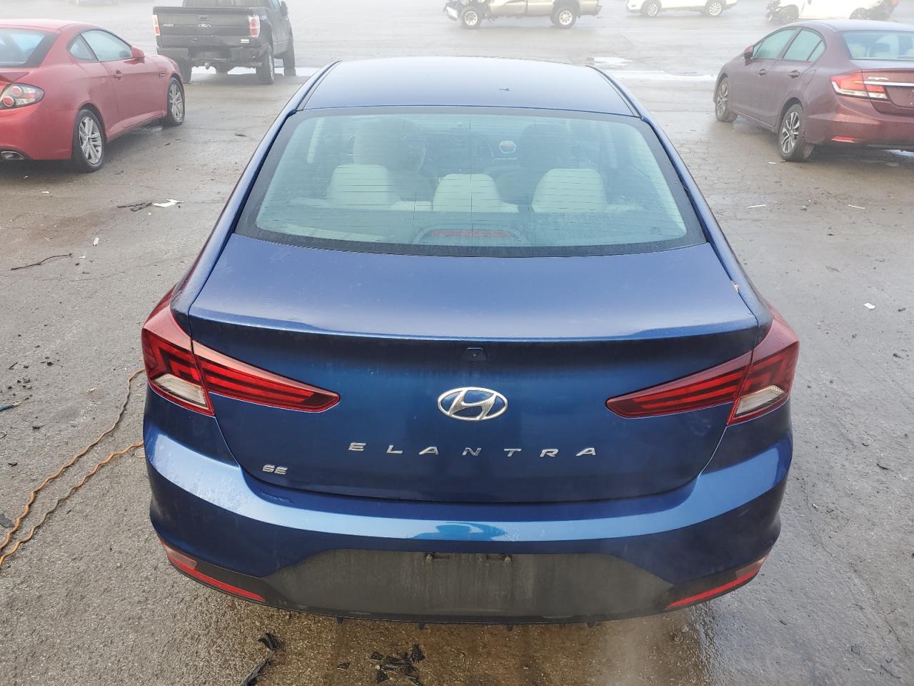 HYUNDAI ELANTRA SE