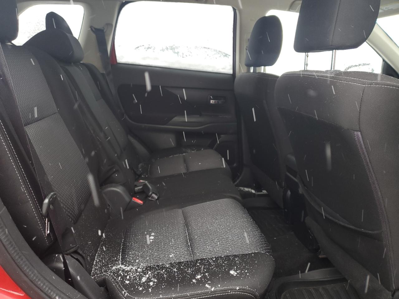 MITSUBISHI OUTLANDER SE