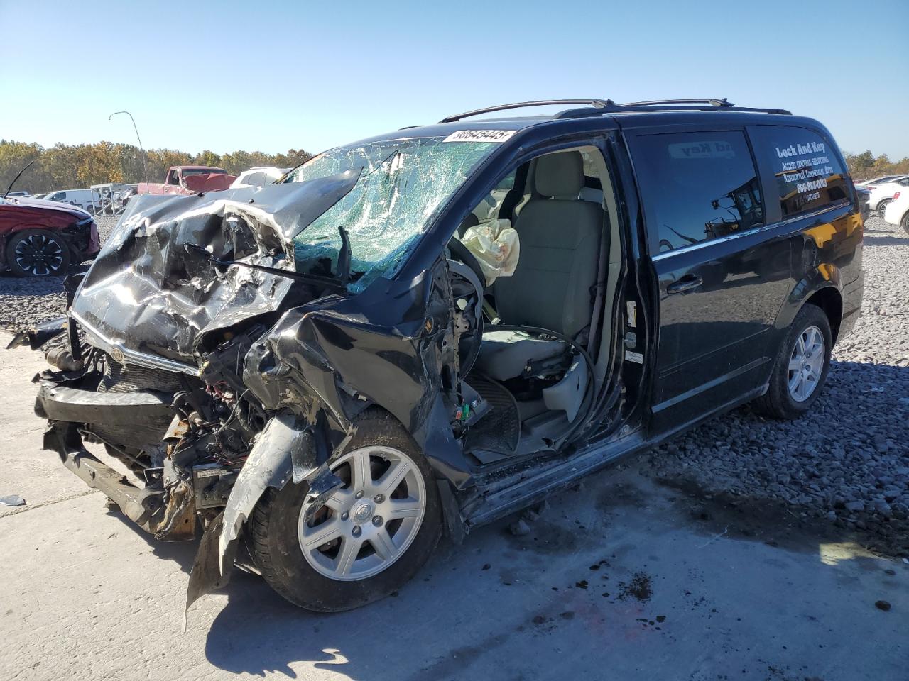 Lot #3295643395 2010 CHRYSLER TOWN & COU