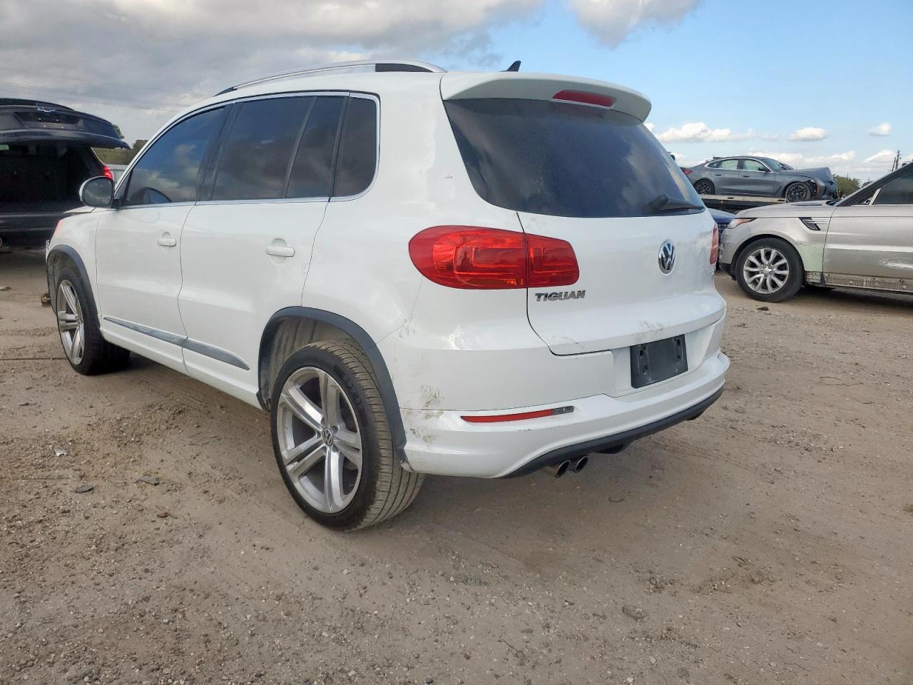 VOLKSWAGEN TIGUAN S