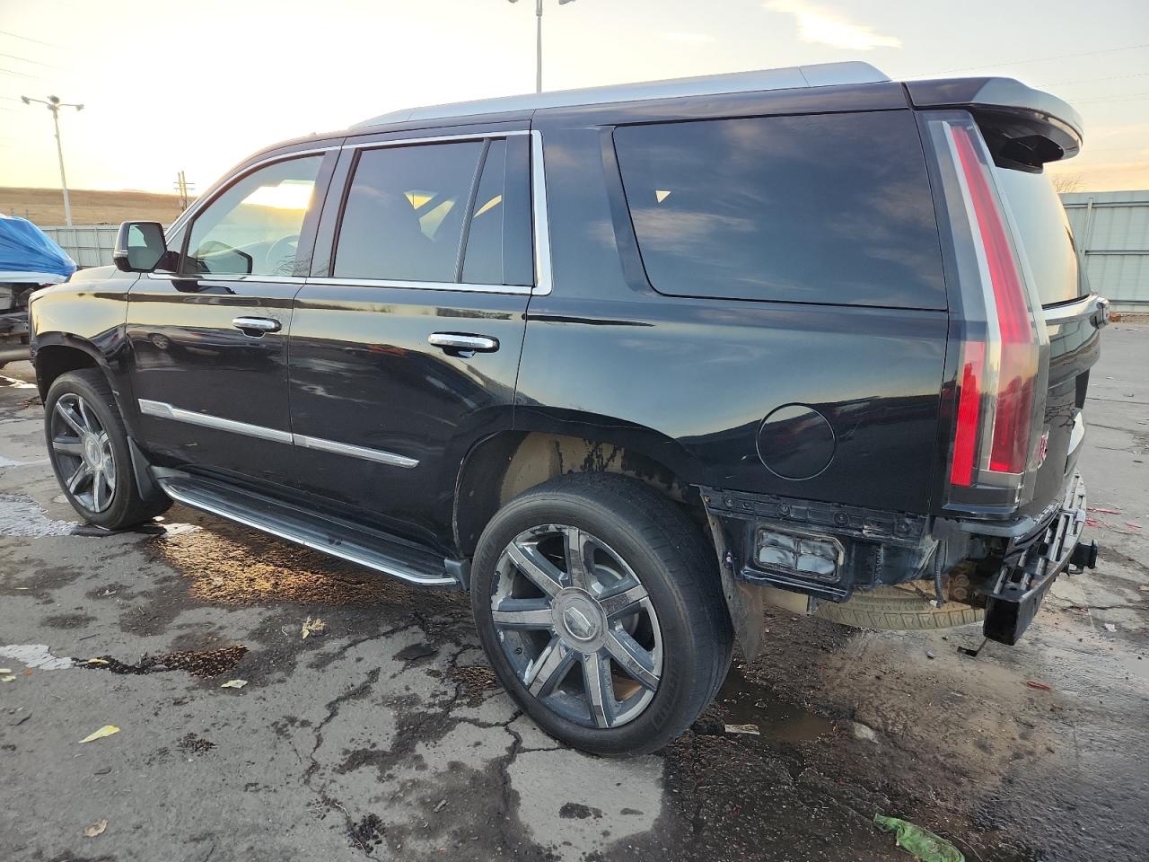 CADILLAC ESCALADE LUXURY