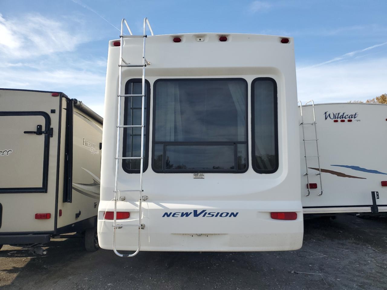 Lot #3296510636 2004 KZ 3559