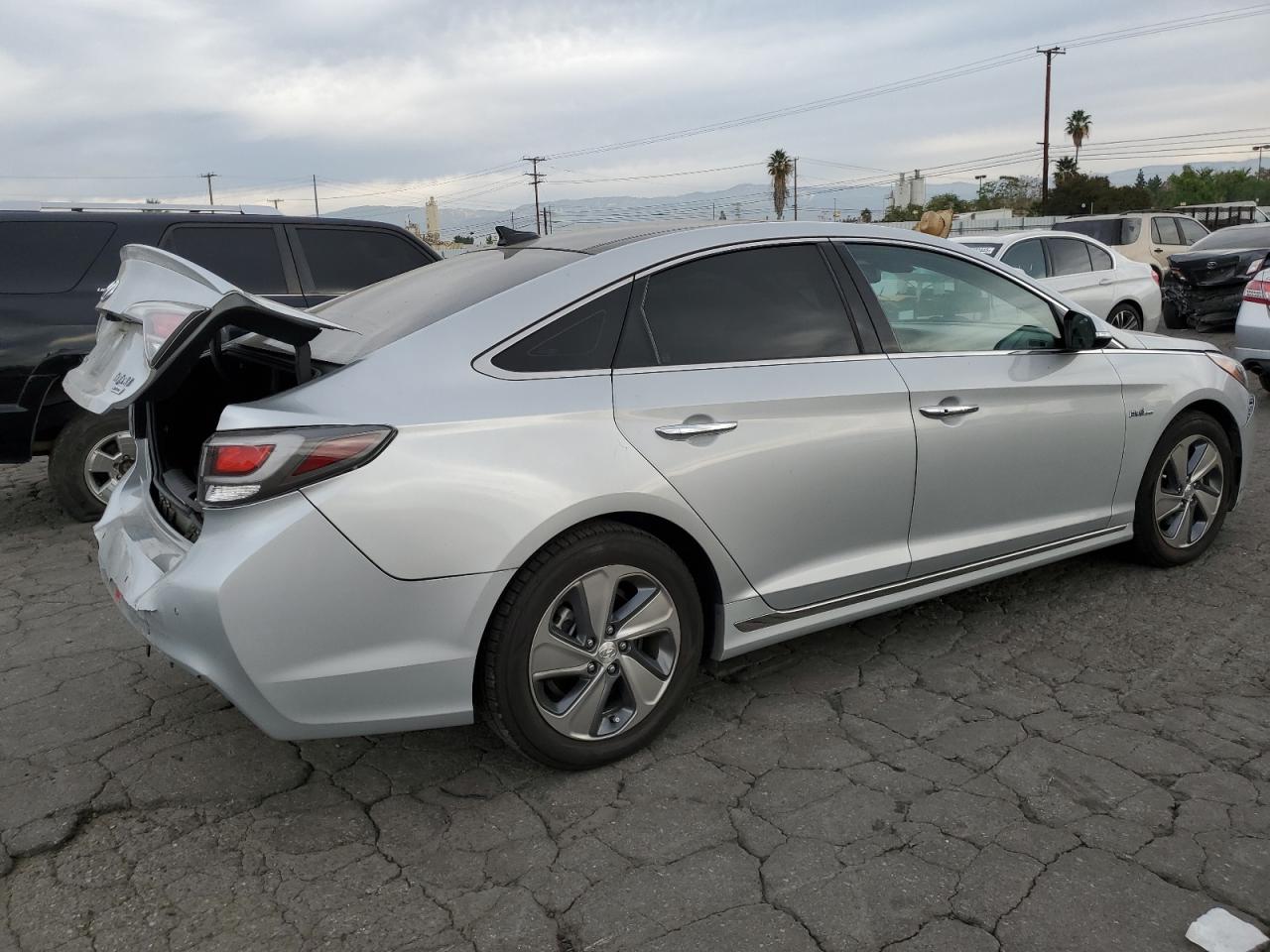 HYUNDAI SONATA HYBRID