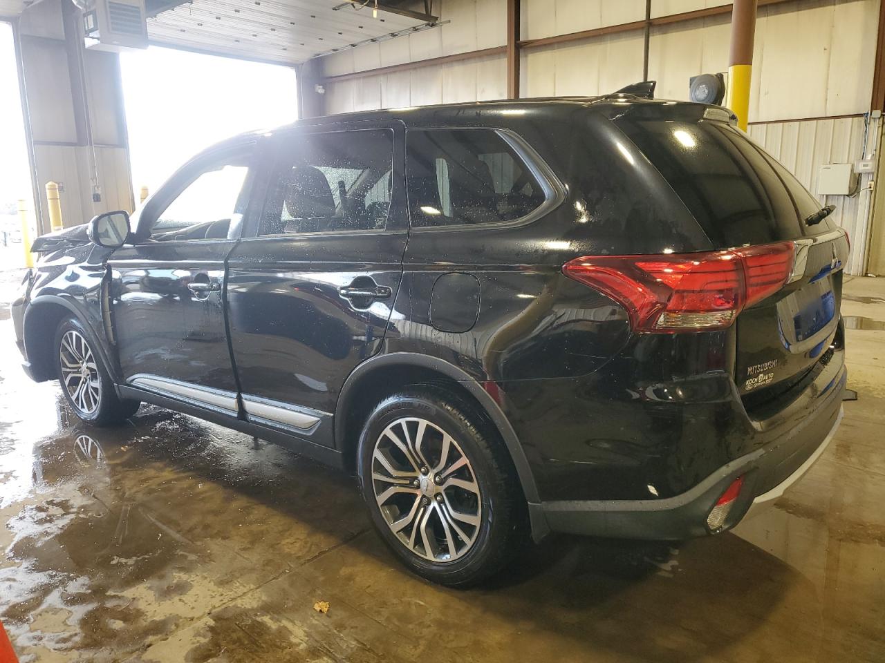 MITSUBISHI OUTLANDER SE