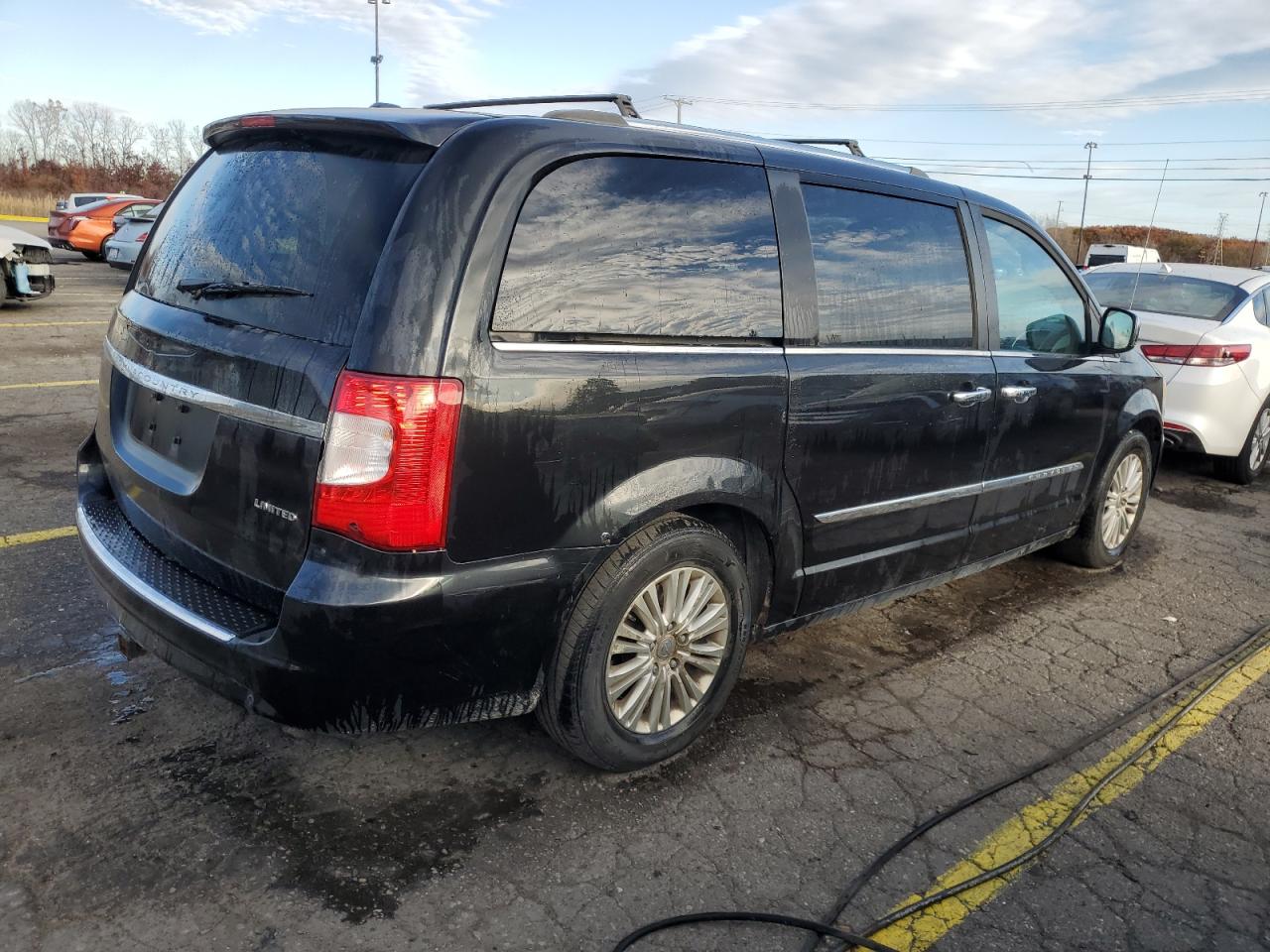 CHRYSLER TOWN & COUNTRY LIMITED