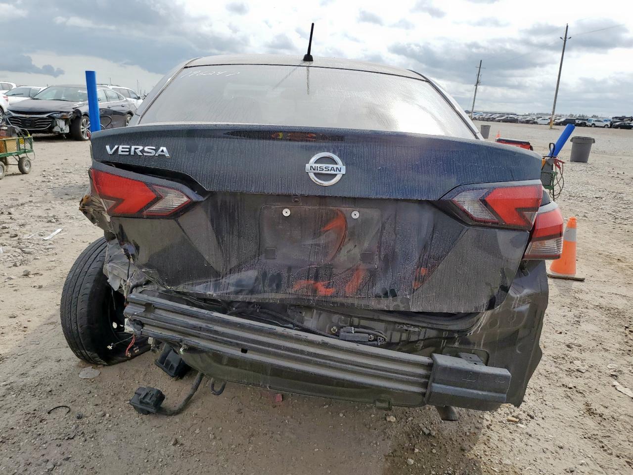 Lot #3305749801 2021 NISSAN VERSA S