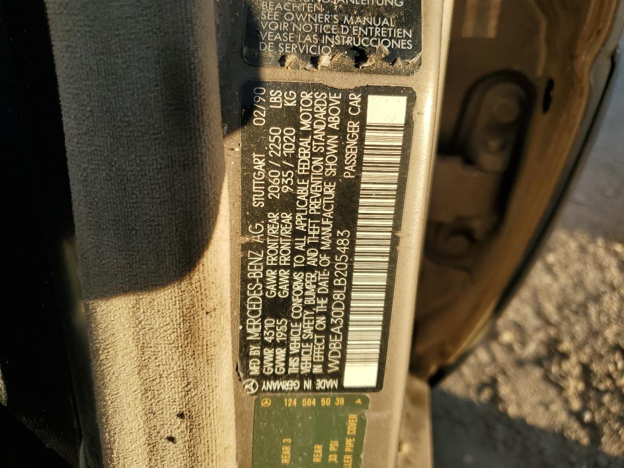 Lot #3281732887 1990 MERCEDES-BENZ 300 E