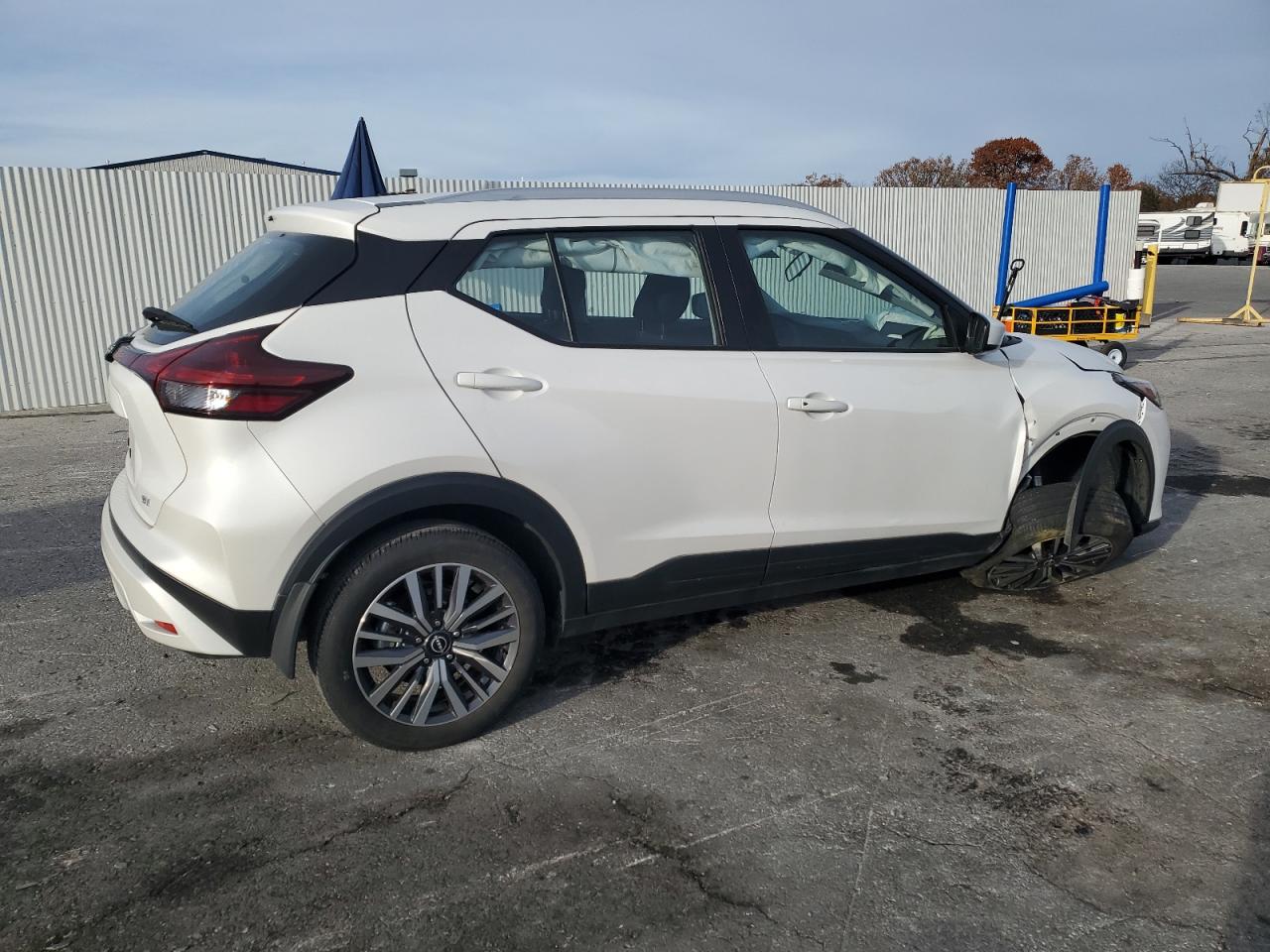 NISSAN KICKS SV