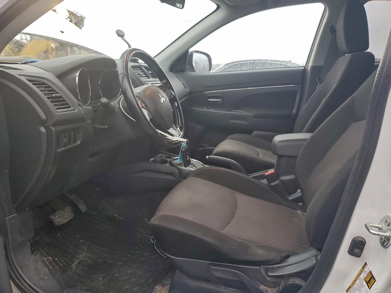 MITSUBISHI OUTLANDER ES