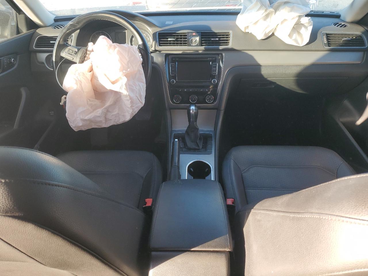 VOLKSWAGEN PASSAT SE