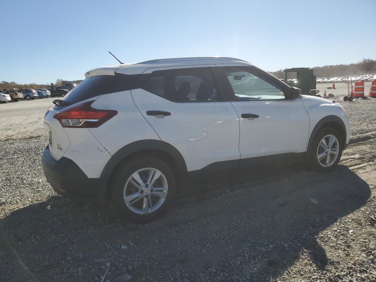 NISSAN KICKS S