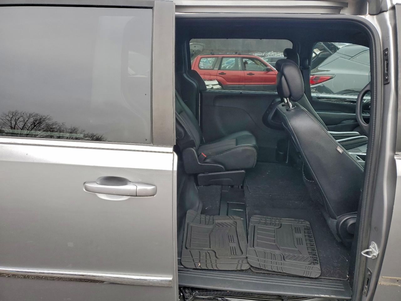 CHRYSLER TOWN & COUNTRY S