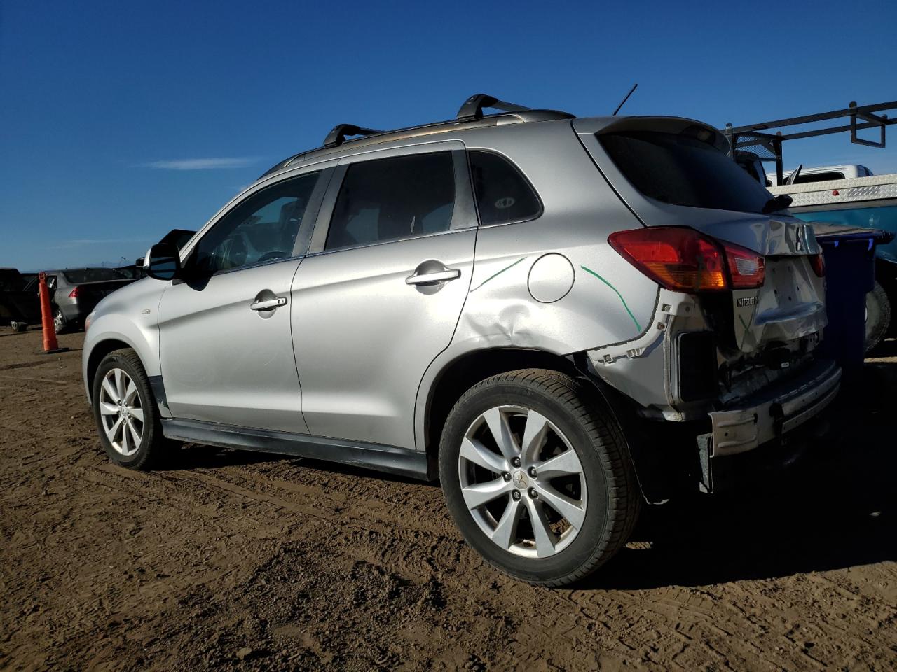 MITSUBISHI OUTLANDER SE