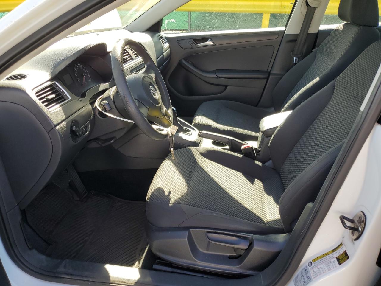 VOLKSWAGEN JETTA BASE