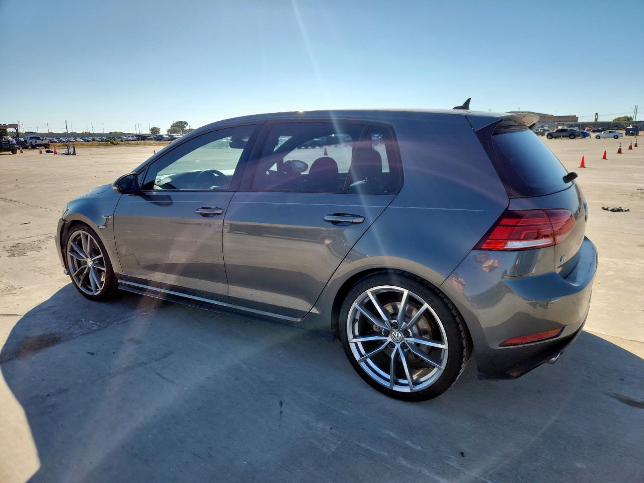 VOLKSWAGEN GOLF R