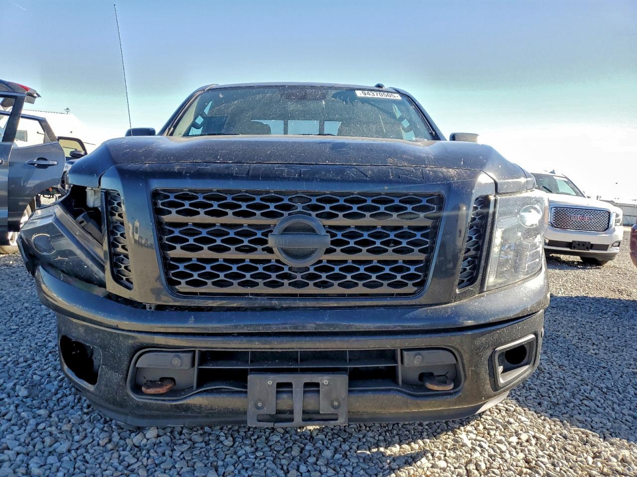 NISSAN TITAN SV
