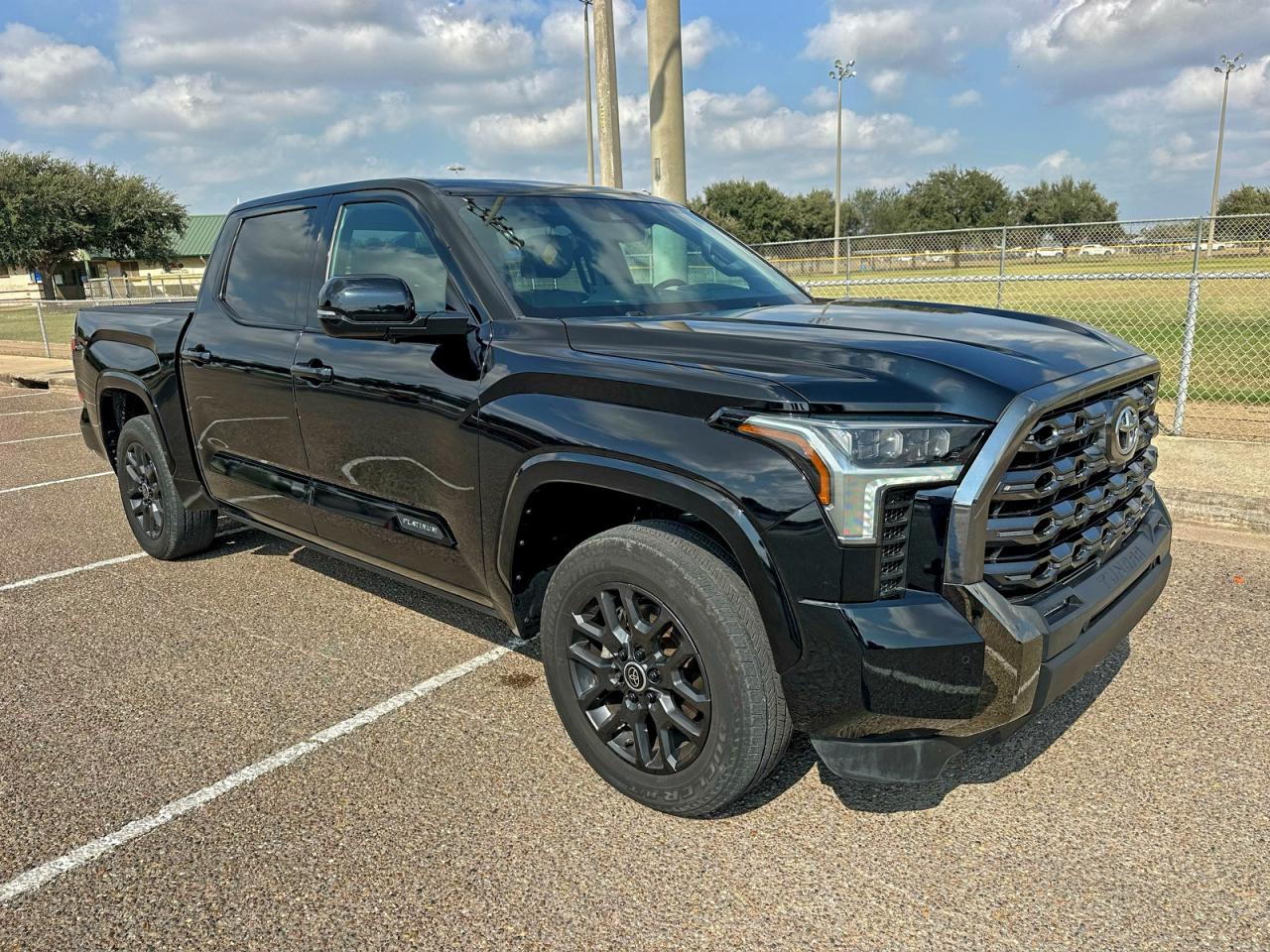 TOYOTA TUNDRA CREWMAX PLATINUM