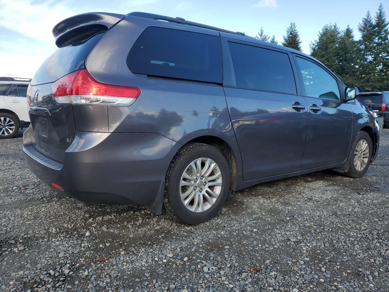 Lot #3316081250 2012 TOYOTA SIENNA XLE