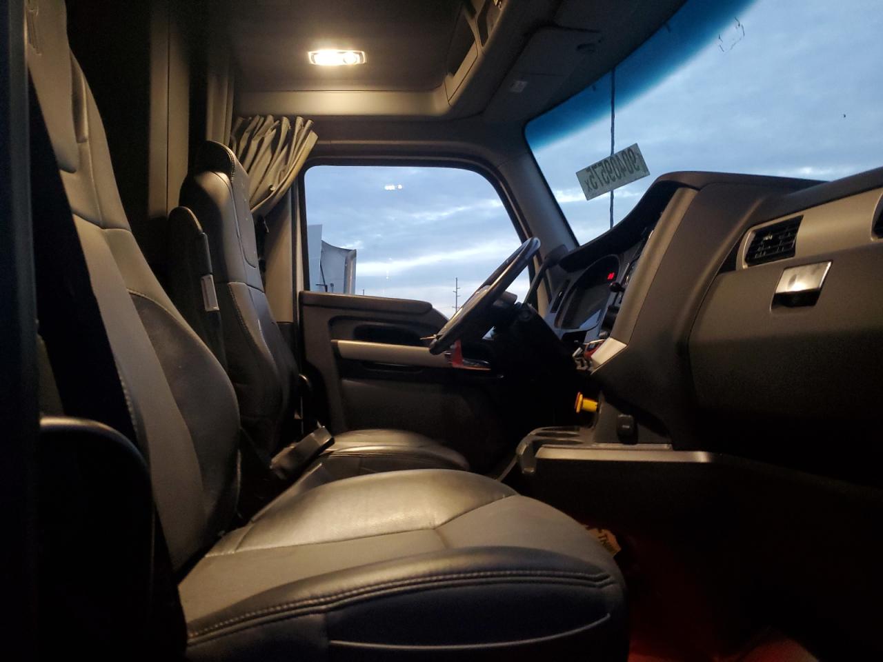 Lot #3291300444 2023 KENWORTH T680