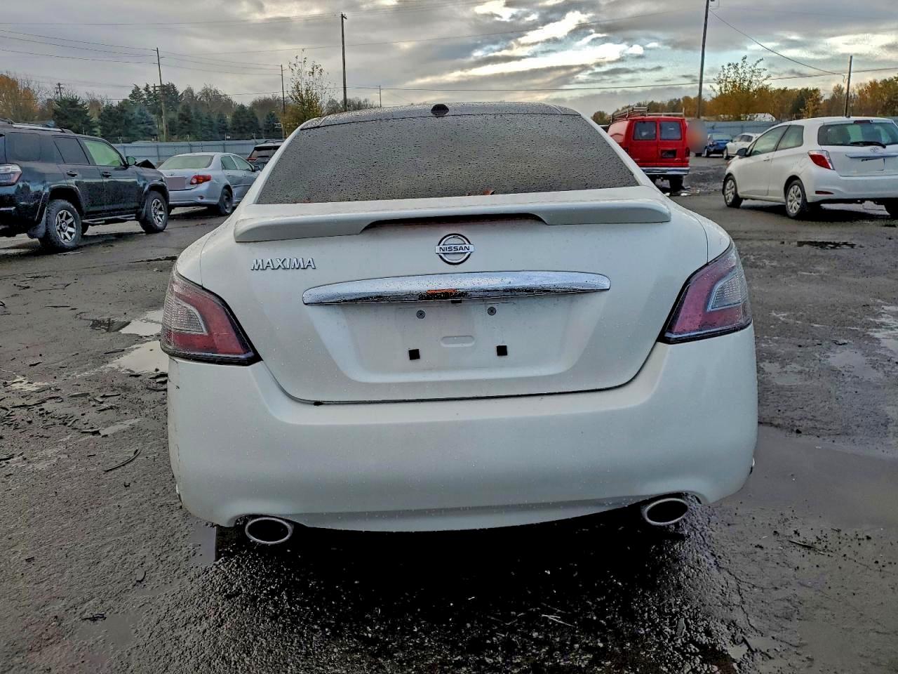 NISSAN MAXIMA S