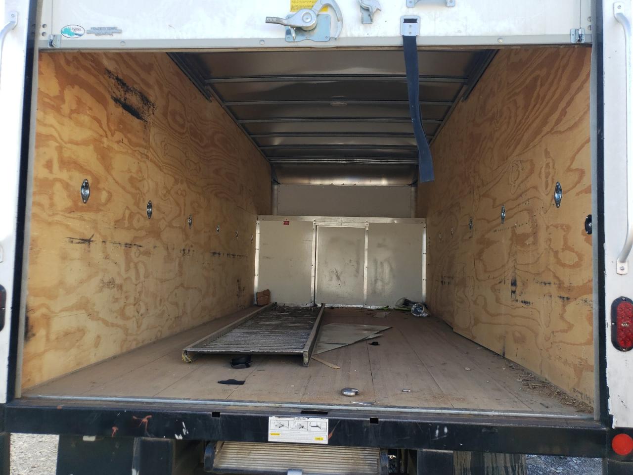 FORD ECONOLINE E450 SUPER DUTY CUTAWAY VAN