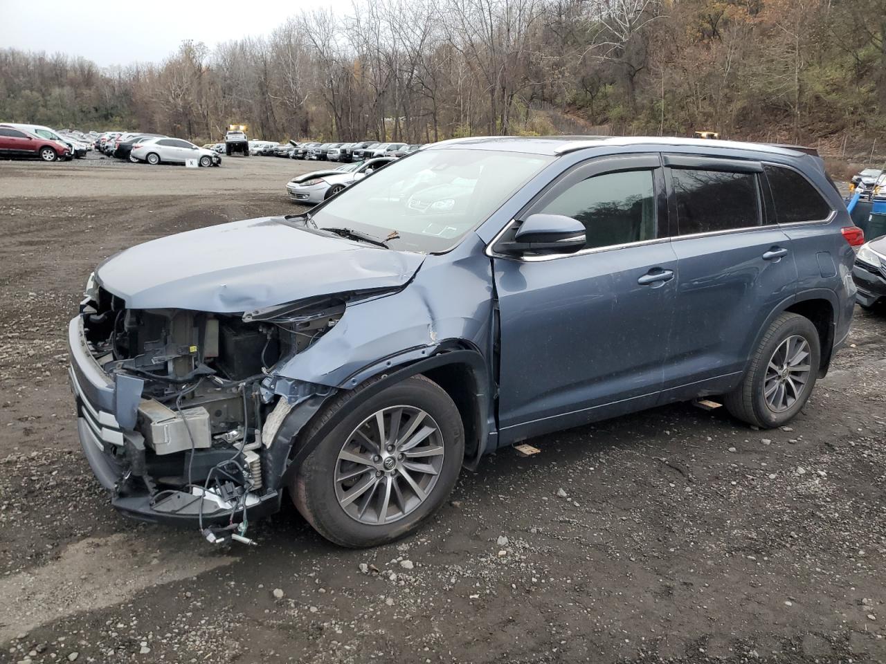 TOYOTA HIGHLANDER SE