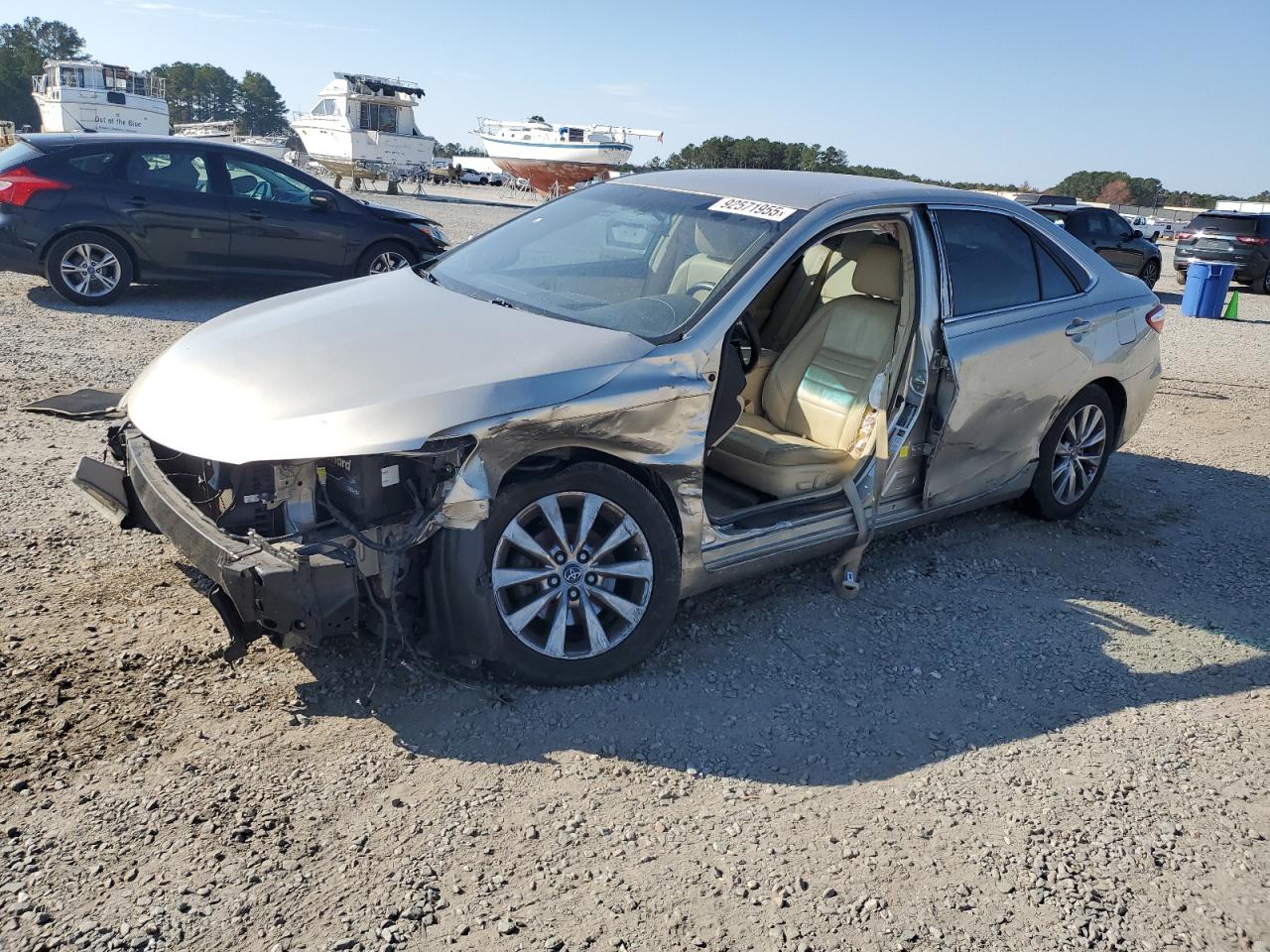Lot #3309624111 2015 TOYOTA CAMRY LE