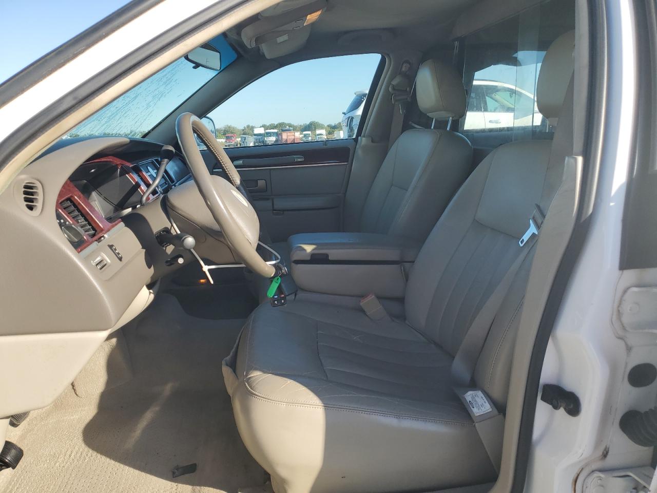 Lot #3297987077 2003 LINCOLN TOWN CAR E