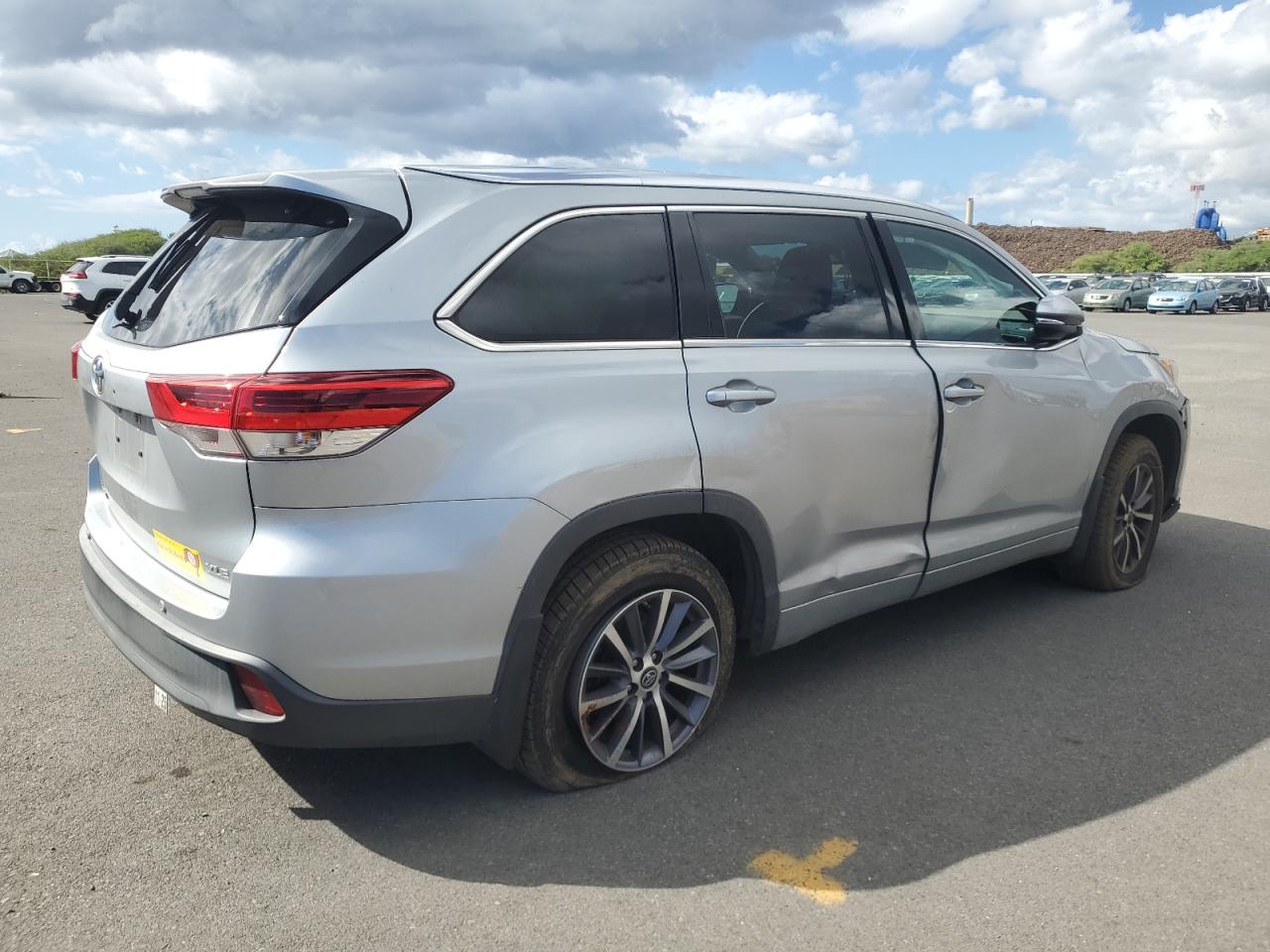TOYOTA HIGHLANDER SE