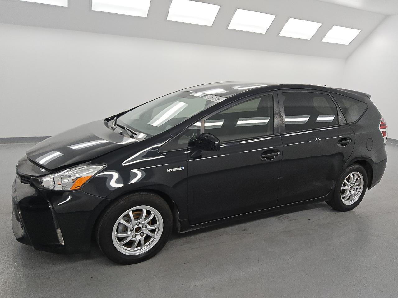 Lot #3309203636 2015 TOYOTA PRIUS V