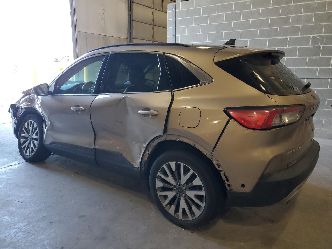 FORD ESCAPE TITANIUM