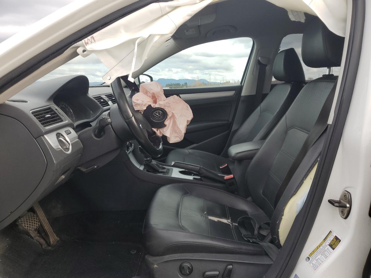 VOLKSWAGEN PASSAT SE